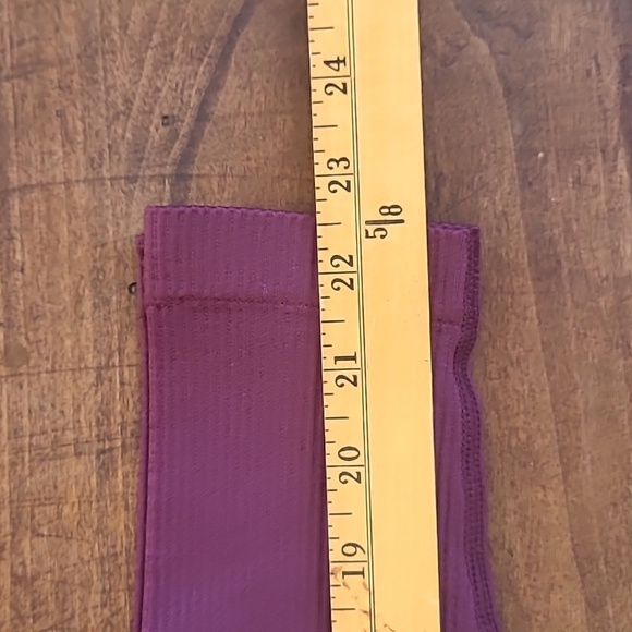 Gymshark Power Down Leggings Women's sz M Maroon Textured Active Pants Gym Wear - Picture 8 of 8